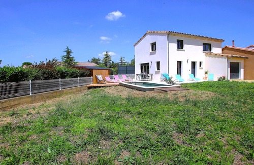 Cleon-d'Andran Maison | This luxurious Provençal villa with swimming pool welcomes you in Cléon d' Andran.