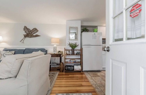 Camp Ellis Appartement | This one bedroom attached unit is three houses from the beach, with ocean views from the bedroom