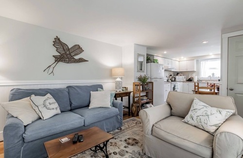 Camp Ellis Appartement | This one bedroom attached unit is three houses from the beach, with ocean views from the bedroom