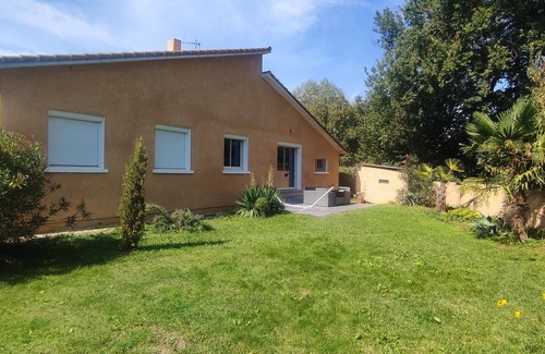 Lombez Maison | Cette maison de campagne paisible offre un séjour détente pour toute la famille.