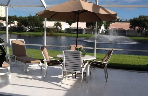 Vanderbilt Beach Villa | AIMEZ LA PLAGE !!Marchez jusqu'à la plage !! Fontaine apaisante !!