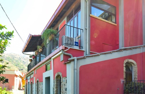 Motta San Giovanni Maison | 4 bedroom accommodation in Motta San Giovanni