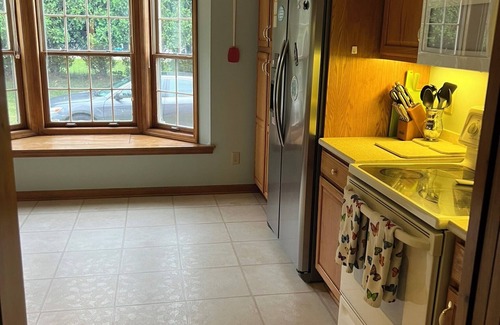 Akron Maison | This spacious, pristine 3 bedroom retreat is ideal for families & larger groups