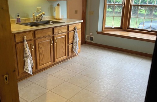 Akron Maison | This spacious, pristine 3 bedroom retreat is ideal for families & larger groups