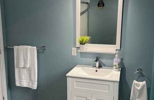 Coaticook Appartement | This studio gives you a front row view of Coaticook's illuminated bridge.