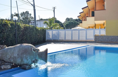 Laura Maison | This vacation home with pool access is the ideal place for a wonderful family vacation.