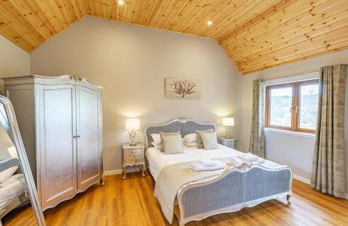 East Lewiston Maison | Thistle Lodge 18 with Hot Tub