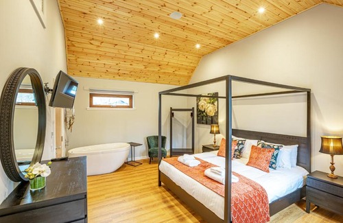 East Lewiston Maison | Thistle Lodge 19 with Hot Tub