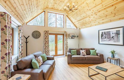 East Lewiston Maison | Thistle Lodge 19 with Hot Tub