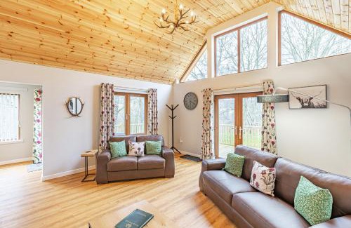 East Lewiston Maison | Thistle Lodge 19 with Hot Tub