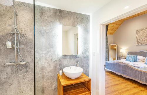 East Lewiston Maison | Thistle Lodge 20 with Hot Tub
