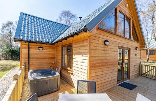East Lewiston Maison | Thistle Lodge 21 with Hot Tub