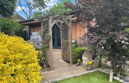 Hemel Hempstead Appartement | Thistle Lodge - Quiet Garden lodge with off road parking