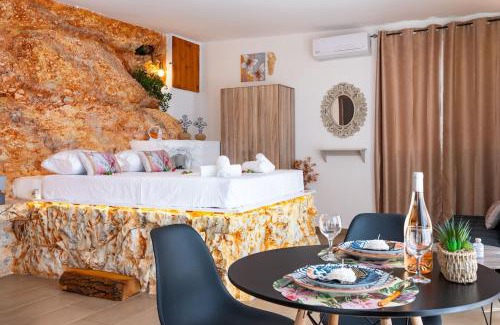 Pefki Appartement | Tholos Stone Suite with Amazing View