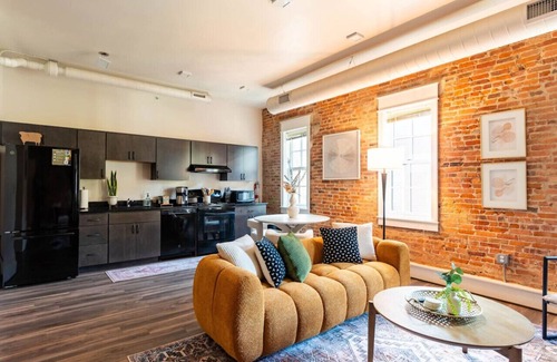 Ypsilanti Appartement | Thompson & Co Brick Loft KING