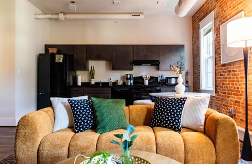 Ypsilanti Appartement | Thompson & Co Brick Loft KING