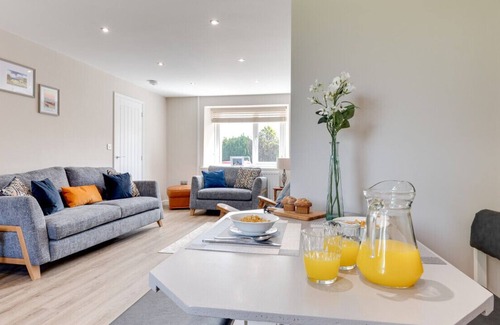 Boncath Maison | Thorn Villa - Three Bedroom House, Sleeps 6