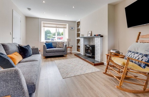 Boncath Maison | Thorn Villa - Three Bedroom House, Sleeps 6
