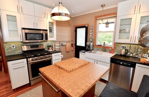 Point Breeze North Maison | Soigneusement meublé, confortable et pratique dans le quartier est de Pittsburgh.