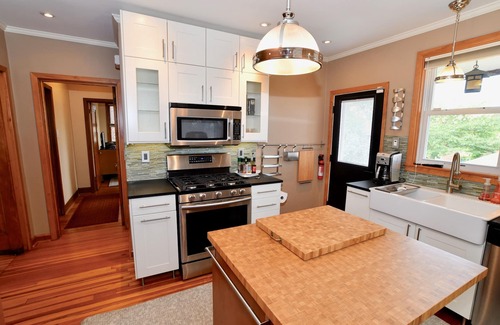 Point Breeze North Maison | Soigneusement meublé, confortable et pratique dans le quartier est de Pittsburgh.