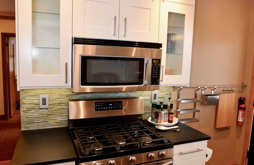 Point Breeze North Maison | Soigneusement meublé, confortable et pratique dans le quartier est de Pittsburgh.