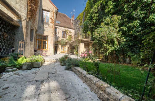 Poligny Appartement | Hôtel particulier 4* & SPA inclus à Poligny, 150m2, 3 SDB