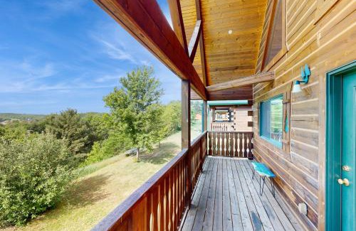 Warrens Maison | Three Bears Overlook- Upper