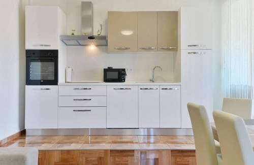 Gornji Karin Appartement | Three Bedroom apartment with Terrace and Swimming pool
