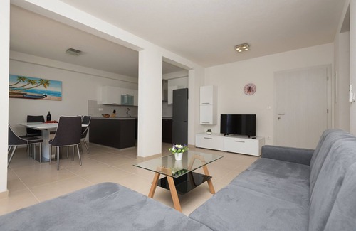 Zivogosce Appartement | Appartement de trois chambres prés de la plage Zivogosce - Mala Duba, Makarska (A-19149-c)