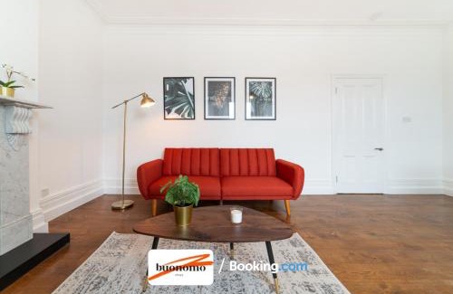 Wimbledon Appartement | Three Bedroom Apartment At Buonomo Stays Short Lets & Serviced Accommodation close to Wimbledon Tennis Courts