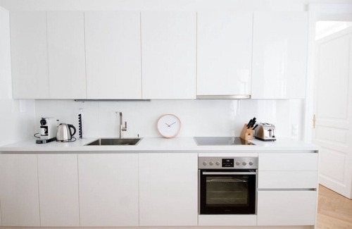 Innere Stadt Appartement | Three-Bedroom Apartment - Opera