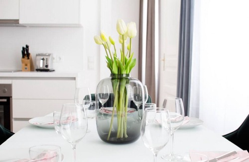 Innere Stadt Appartement | Three-Bedroom Apartment - Opera