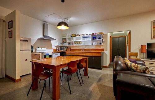 Kaikoura Maison | Chalet de trois chambres avec une vue imprenable sur la mer et les montagnes.