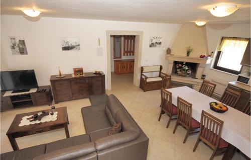 Rebici Maison | Three-Bedroom Holiday Home In Rebici