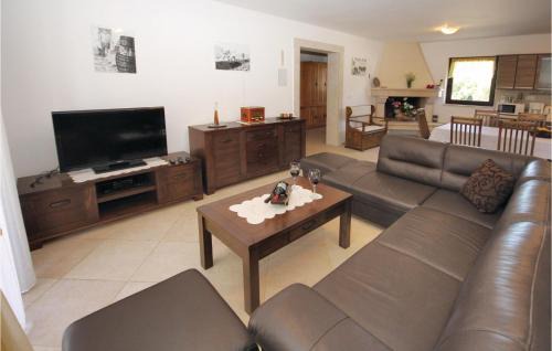 Rebici Maison | Three-Bedroom Holiday Home In Rebici