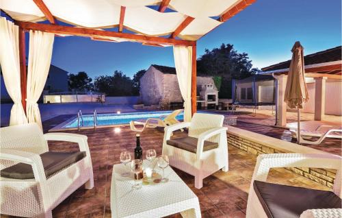 Rebici Maison | Three-Bedroom Holiday Home In Rebici