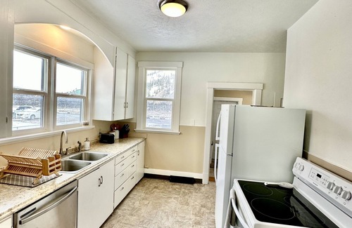 Bonner Maison | Three bedroom home, concerts, fishing & outdoors!