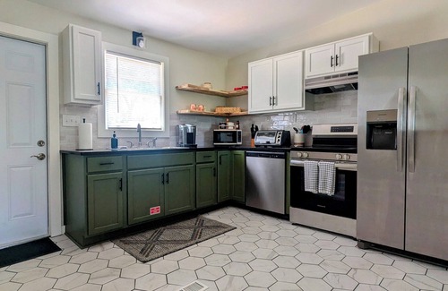 Tallahassee Maison | Three Bedroom. Outdoor Space. Game Room. Walk to Stadium and College Town.