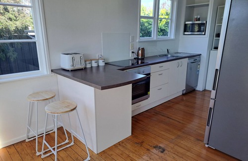 Richmond Maison | Three Bedroom Plus Sleepout Central Richmond. Close to all Ammenities