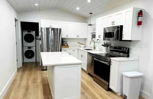 Mystic Island Maison | Three Bedroom Waterfront Oasis in Mystic Island! Bring your boat!
