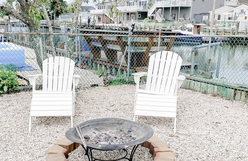 Mystic Island Maison | Three Bedroom Waterfront Oasis in Mystic Island! Bring your boat!