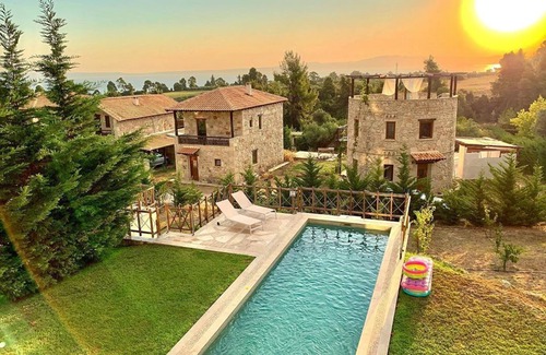 Kriopigi Villa | Villa de deux chambres avec piscine privée "Aiva"