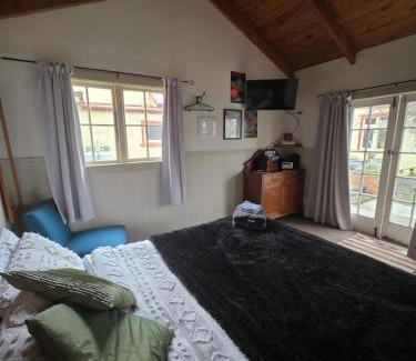 Burkes Pass Maison | Three Creeks Cottage Gateway to Tekapo and The MacKenzie District