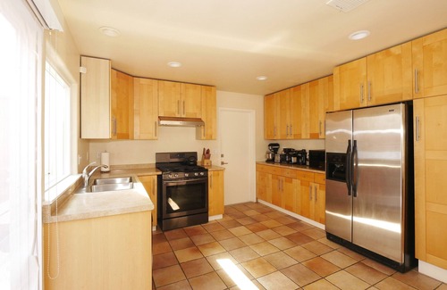 University City Maison | Three King Beds, Two Large Desks and a Gourmet Kitchen near La Jolla