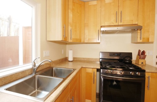 University City Maison | Three King Beds, Two Large Desks and a Gourmet Kitchen near La Jolla