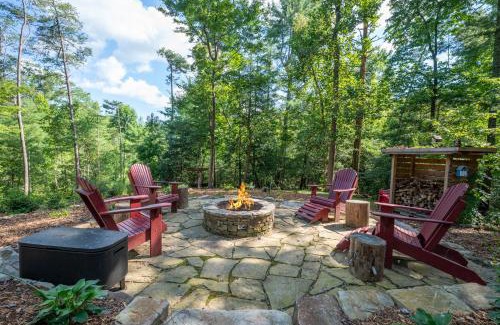 Hidden Lake Maison | Three Loves Cabin - Three Loves Cabin - Cherry Log GA - Hot Tub, Fire Pit