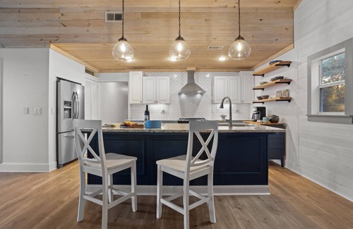 Bay St Louis Maison | Three Palms Oasis in Old Town Bay St. Louis. In the heart of it all!