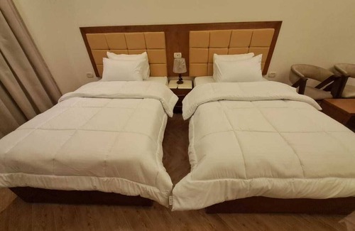 Kafrat al Jabal Hôtel | Three Pyramids Boutique Hotel