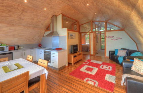 Killora Maison | Trois arbres retirent une vue imprenable