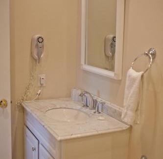 Stony Brook Hôtel | Three Village Inn